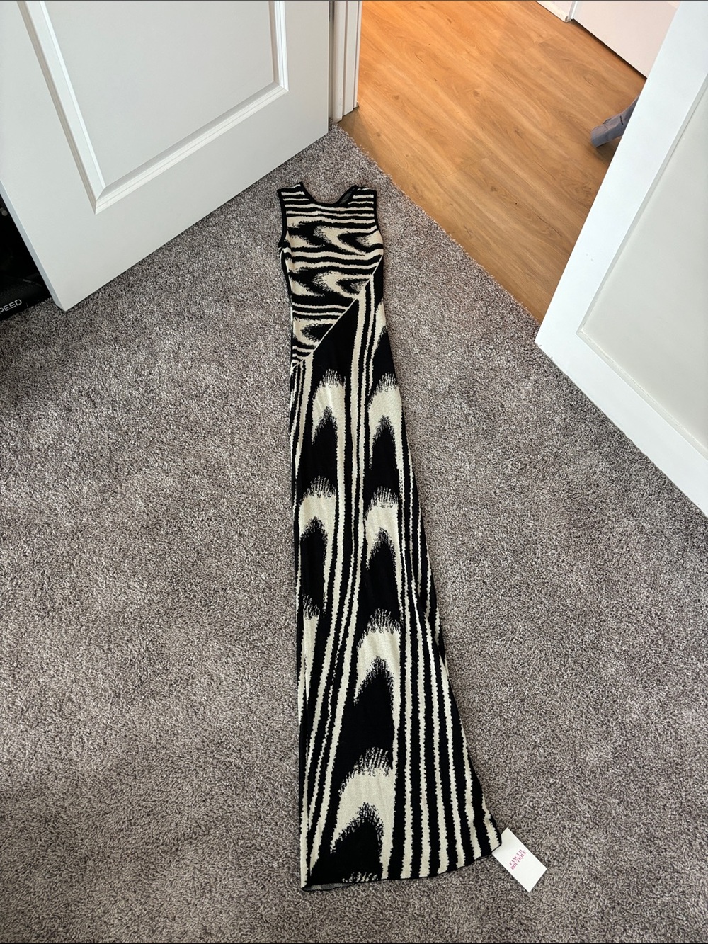Sleeveless Black and Cream Abstract Pattern Maxi Dress